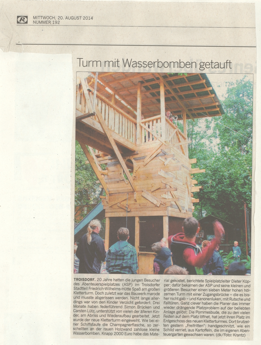 Turm mit Wasserbomben getauft